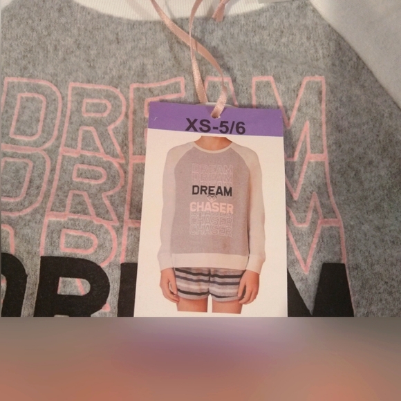 NEW. Girls lounge set - Picture 3 of 4